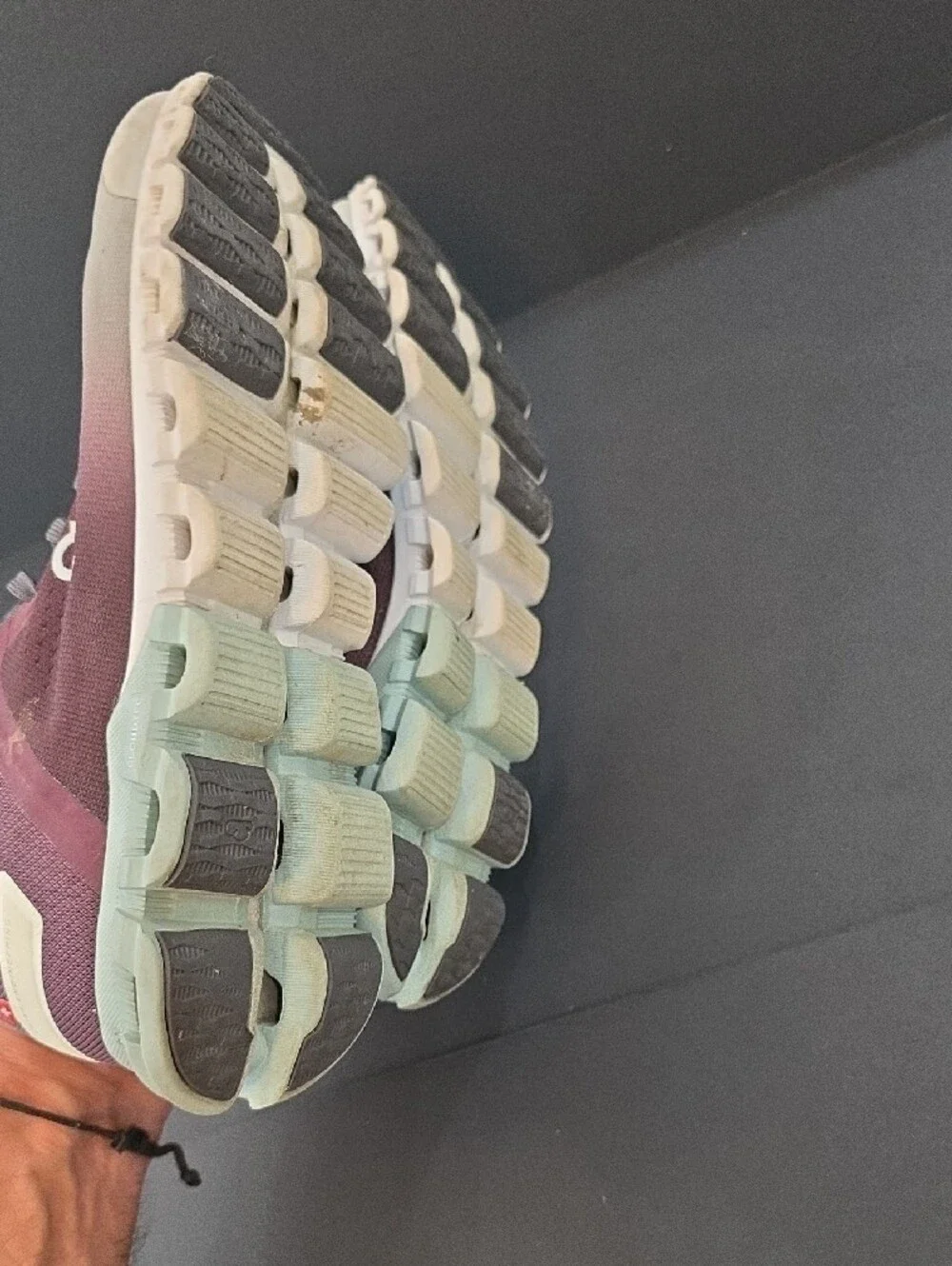 On Running CloudFlow Women's Gradient Plum and Gray Sneakers Size 8